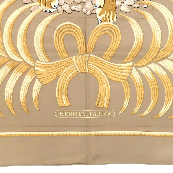 HERMÈS 
Large Silk 
Carré 90 King Tiger Scarf