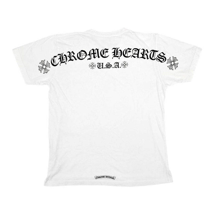 CHROME HEARTS 
USA スクロールラベル CHプラス コットン クルーネック 
バック アーチ ロゴ Tシャツ