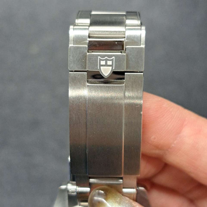 【WHOLESALE】
TUDOR 
79470 
Black Bay 
Box, warranty card, genuine nylon strap ×1 (light signs of use), genuine buckle ×1