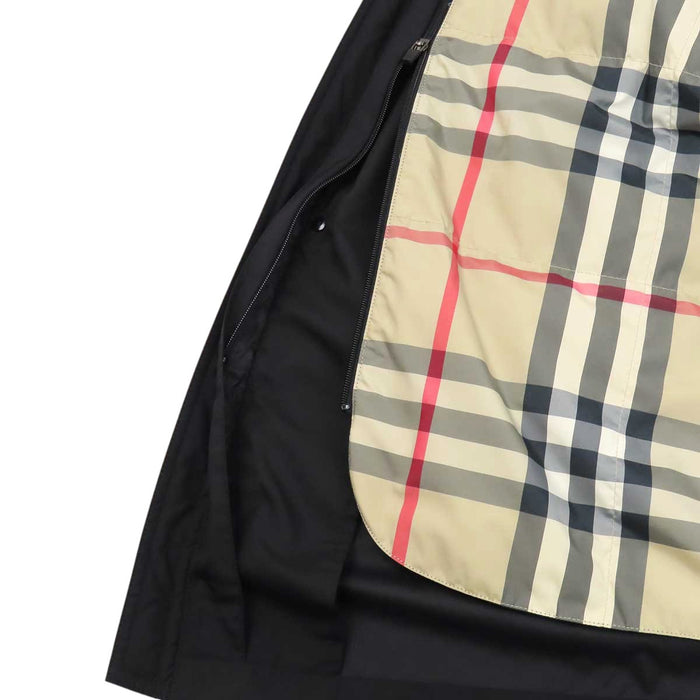 BURBERRY 
裏地チェック柄 ポリエステル 
ダウンライナー付き スタンドカラー コート