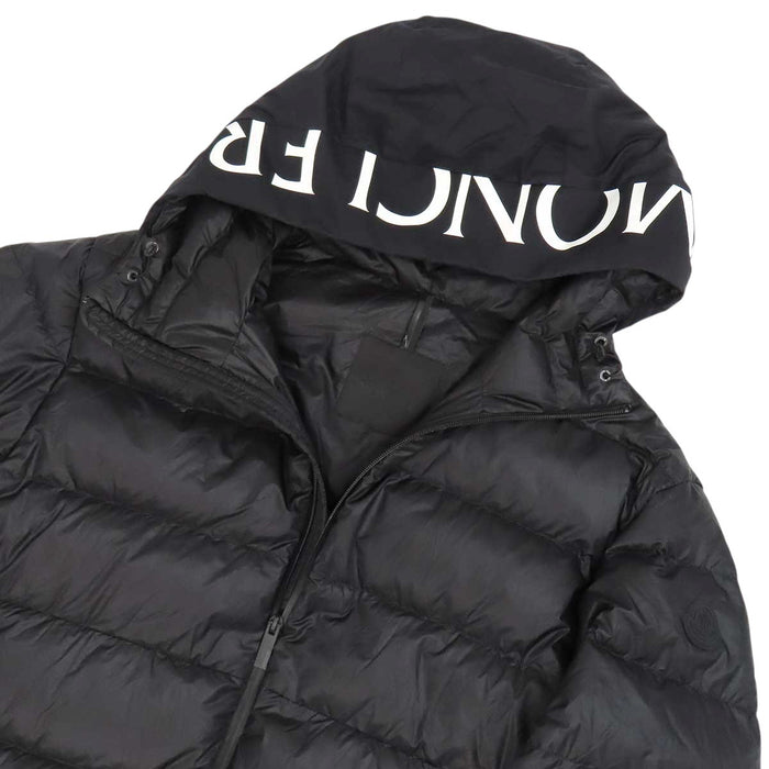 MONCLER 
プロヴァン ワッペン ロゴ ナイロン 
PROVINS ライト ダウンジャケット
