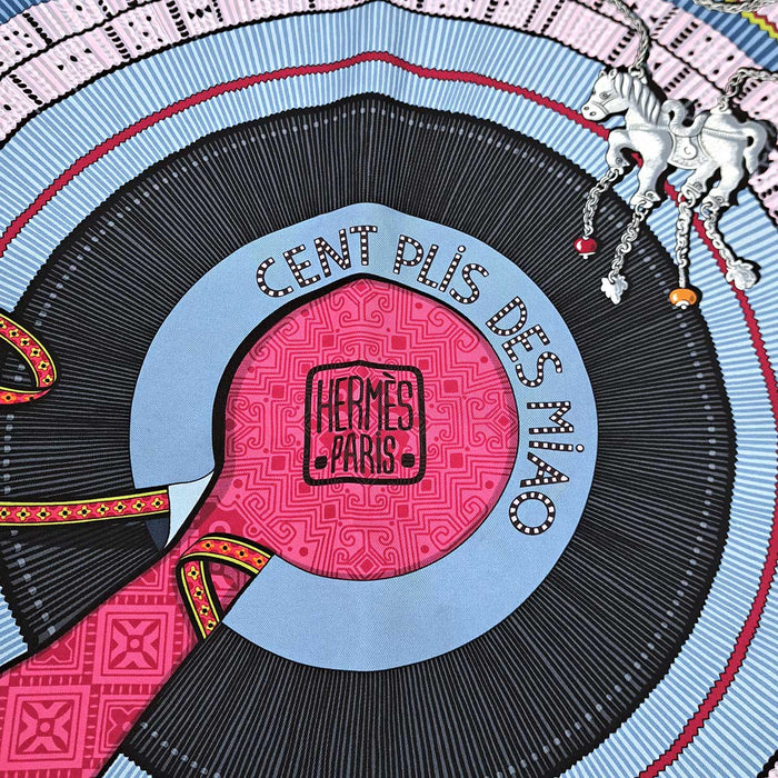 HERMES 
スカーフ 大判 シルク 
カレ 90 CENT PLIS DES MIAO 芽家のプリーツ