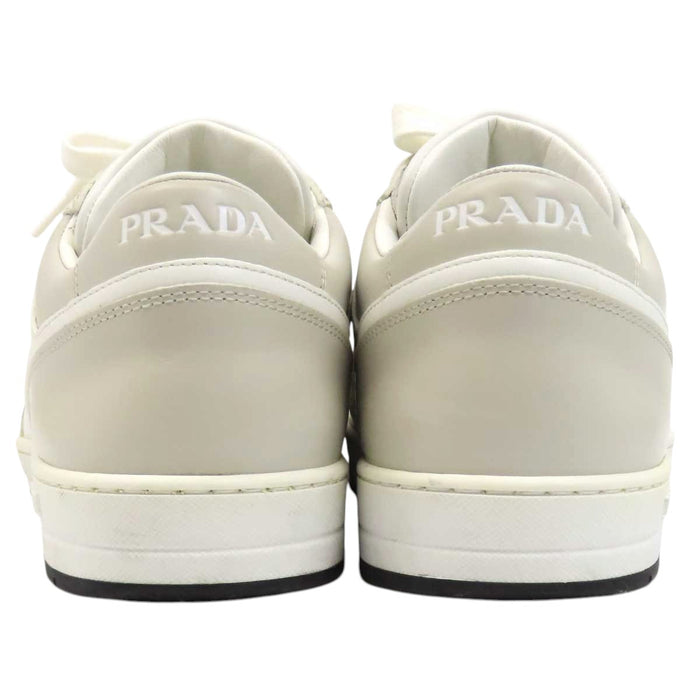 PRADA 
三角プレート バイカラー 
ダウンタウン ロゴ レザー スニーカー