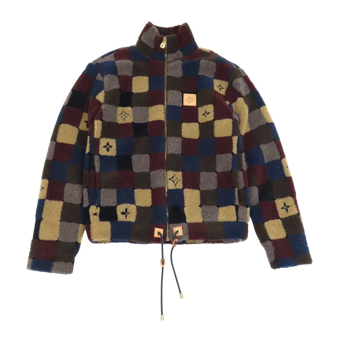 LOUIS VUITTON 
LV ロゴ ハイネック レザーパッチ 
ダミエ フリース ブルゾン 
モノグラム