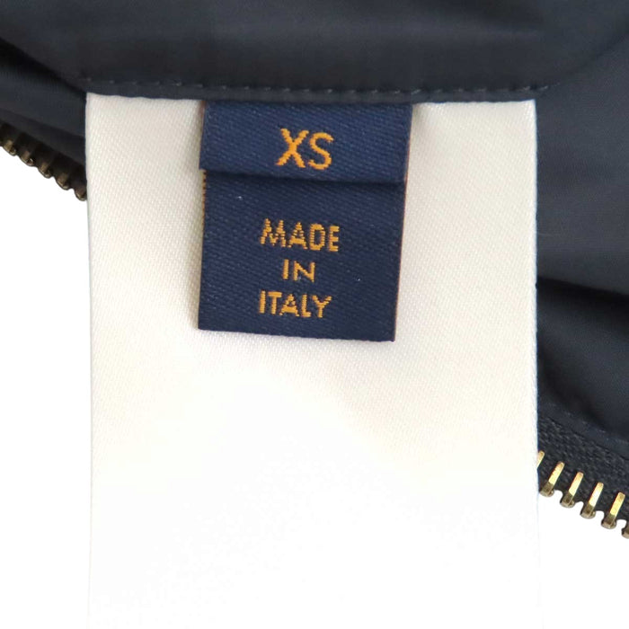 LOUIS VUITTON 
LV ロゴ ハイネック レザーパッチ 
ダミエ フリース ブルゾン 
モノグラム