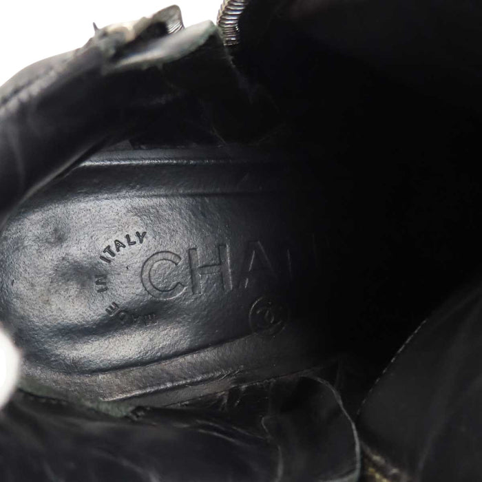 CHANEL 
COCO CC ロゴ レザー サイドジップ 
ココマーク マトラッセ ショートブーツ