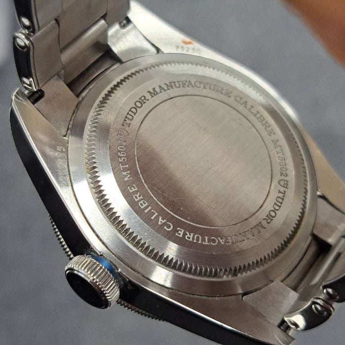 【VENTES EN GROS】
TUDOR 
79230B 
Heritage Black Bay 
Boîte　garantie　3 maillons
