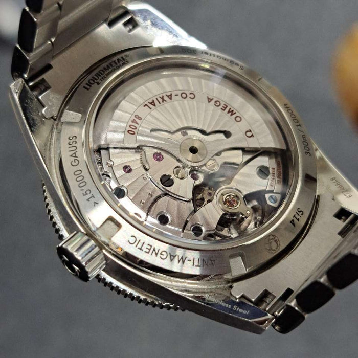 【WHOLESALES】
OMEGA 
233.30.41.21.01.001 
シーマスター　300M 
外箱