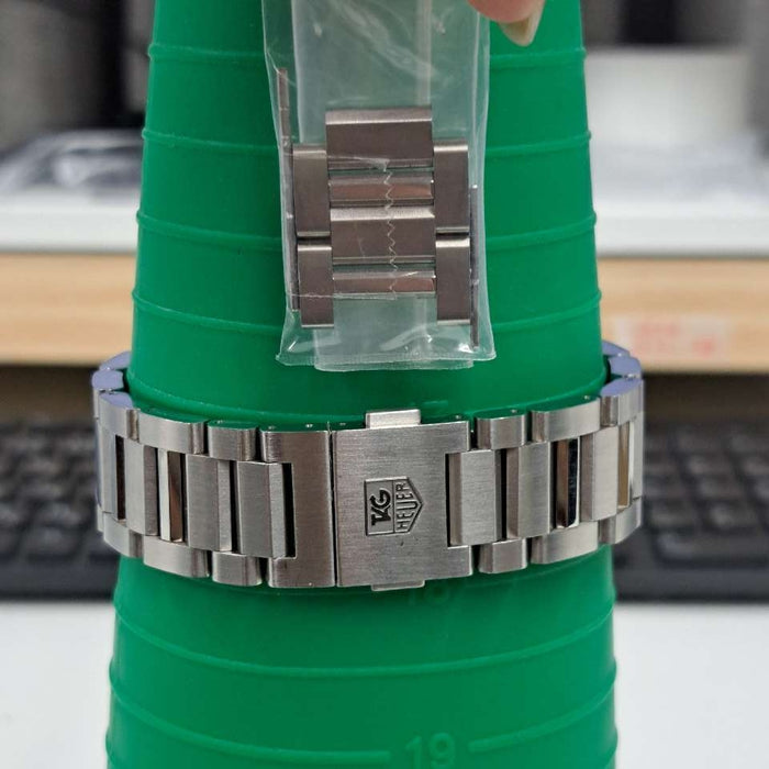 【WHOLESALES】
TAG HEUER 
WAR201A.BA0723 
カレラ 
箱　ギャランティ（日付・ショップ印なし）　コマ×2